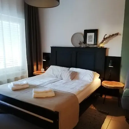 Maple Place Pivka