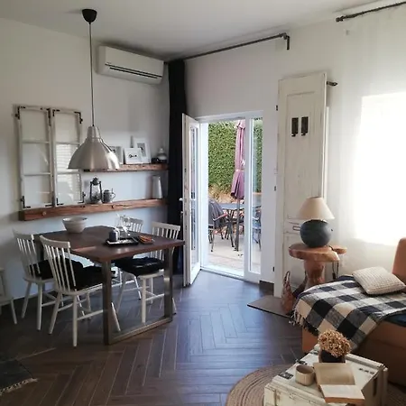 Maple Place *