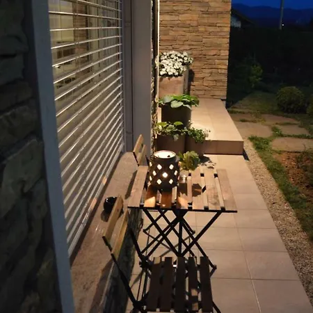 Maple Place Apartma *