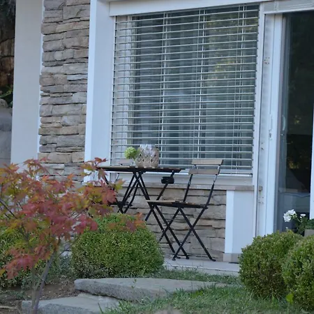 Maple Place Apartment *