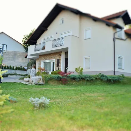 Apartment Maple Place Pivka