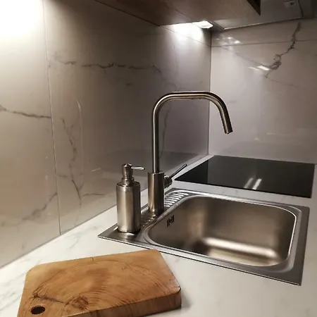 Maple Place Pivka